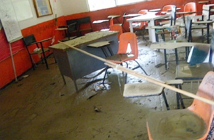 Escuelas Daños