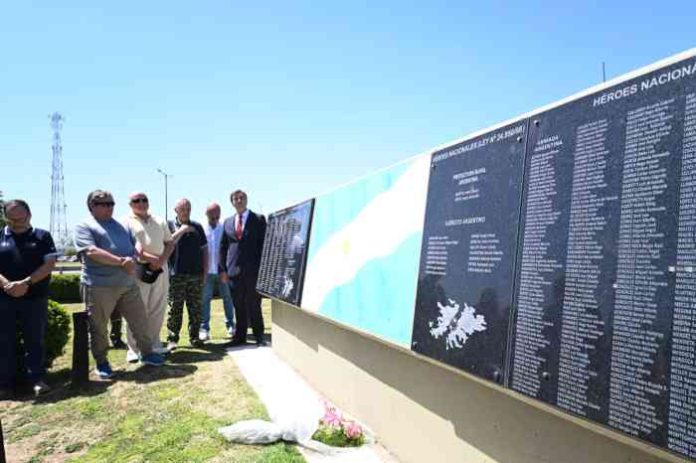 Restitución Placas Caídos en Malvinas (1)