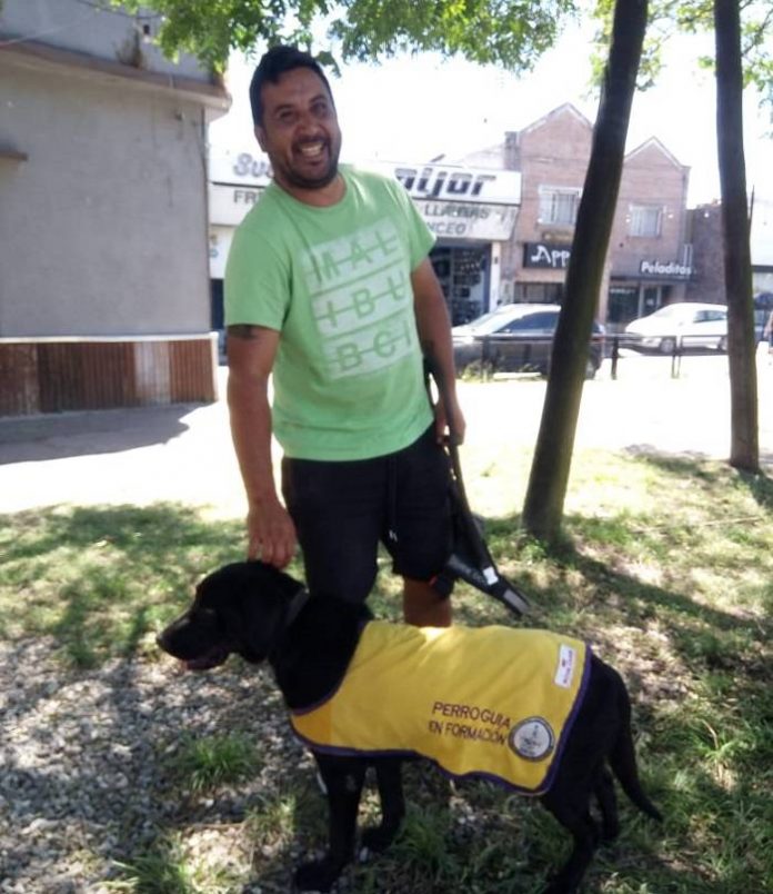 Cesar Kapovel Perro Guía