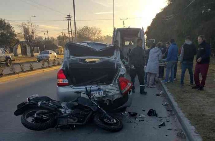 Choque Moto Auto Beschtedt
