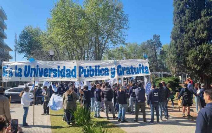 Reclamo Nodocente por la Ley de Financiamiento Universitario (2)