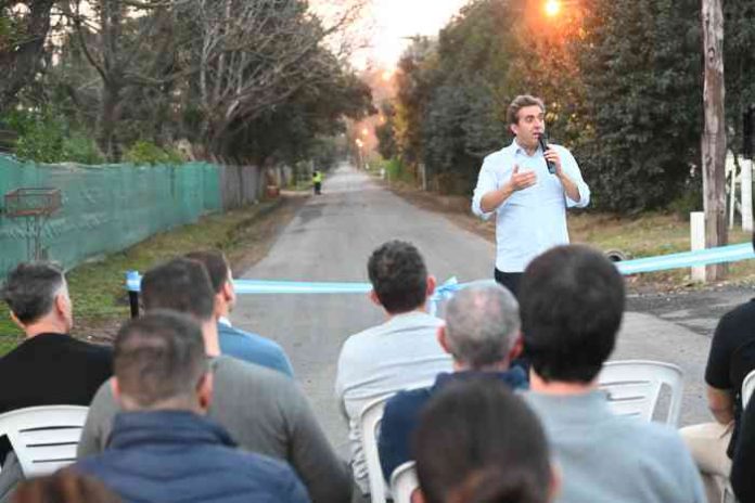 El Intendente inauguró las nuevas cuadras asfaltadas del barrio La Loma (1)