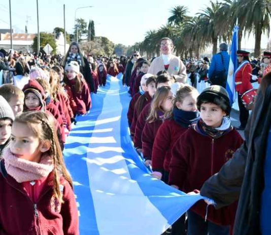 Jáuregui se prepara para el tradicional desfile patrio del 9 de Julio