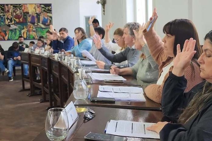Concejo Oficialismo Manos en alto