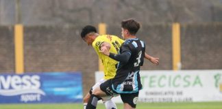 Otra tarde para el olvido de Flandria: volvió a perder y se fue silbado