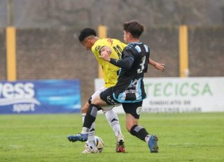 Otra tarde para el olvido de Flandria: volvió a perder y se fue silbado