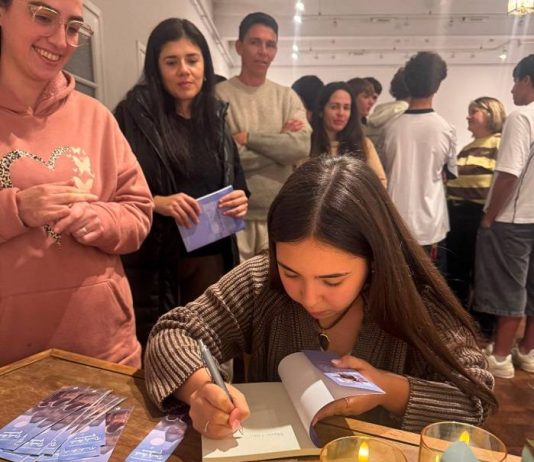 Escritura joven: Bianca Naveira presentó su primer libro