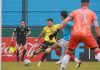 Flandria cayó ante el nuevo líder del torneo